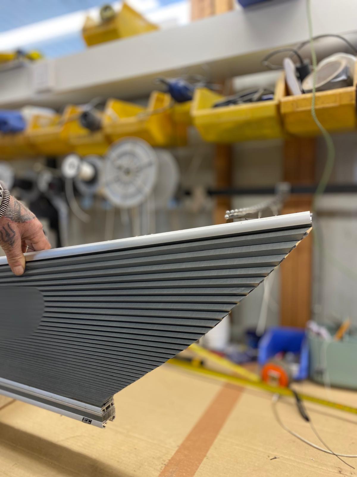 Luxaflex_reparaties_Duette_Sunway_Verano_vervangen_optrekkoorden_tuimelaar_en_remmen_1uuur_service_klaar_terwijl_u_wacht